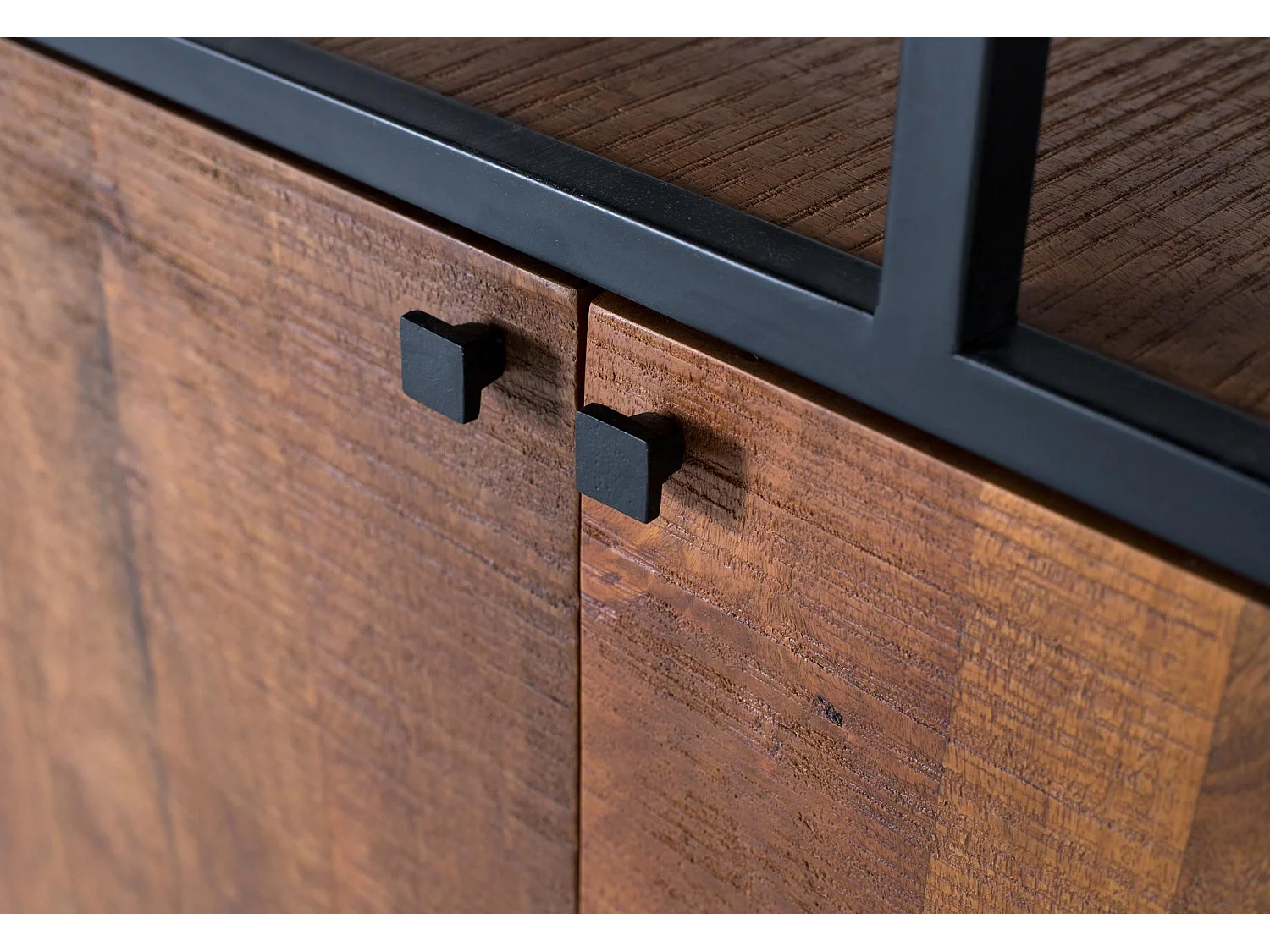 Bibliothèque avec structure en métal et bois de manguier