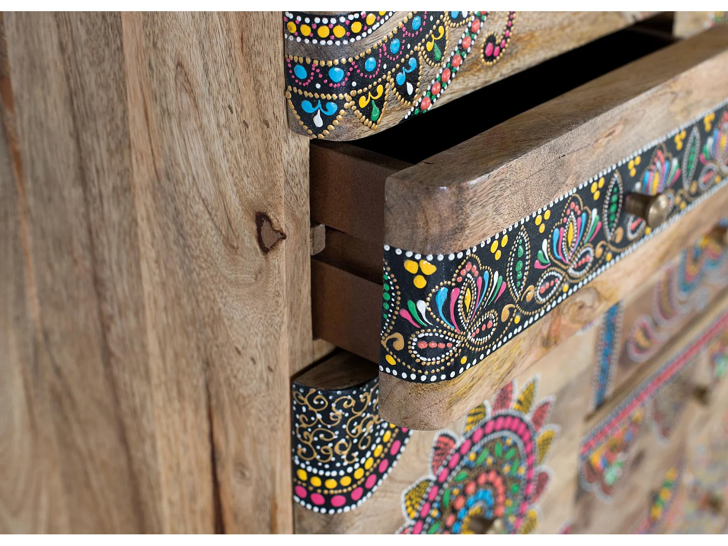 Cassettiera in legno di mango dipinta a mano