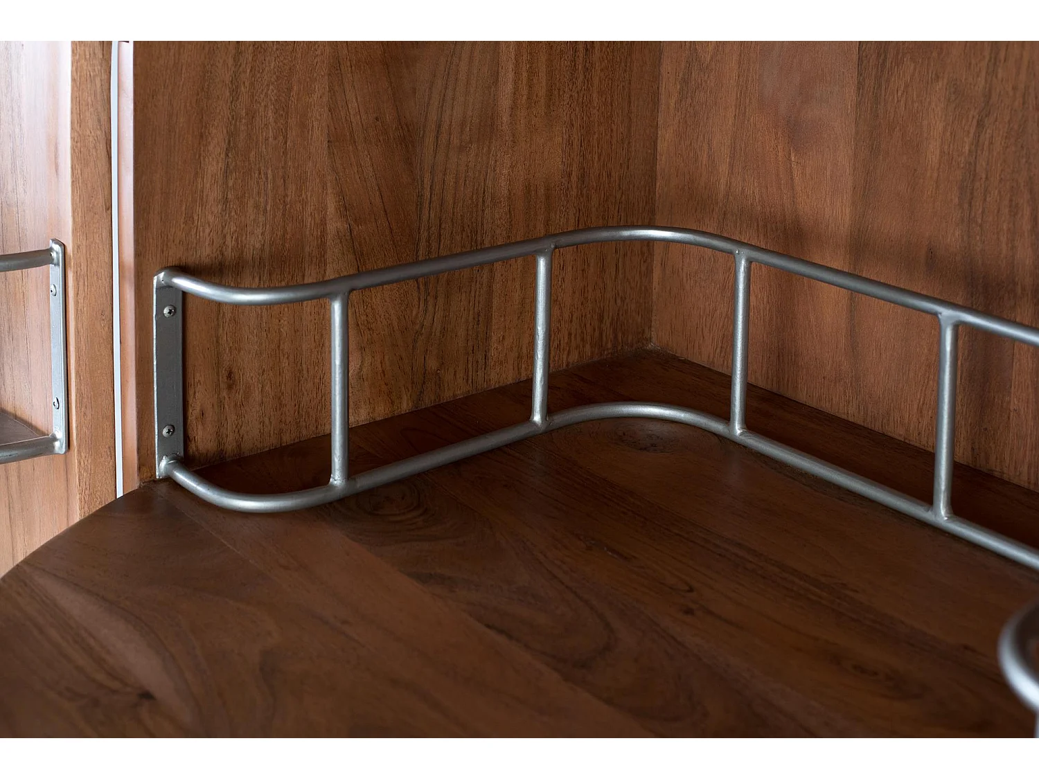 Mebel barowy z 2 portami w drewnie masywu akacjowego