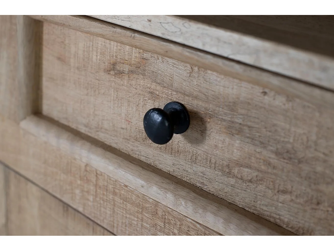 Handgeschnitztes Bücherregal aus natürlichem Mangoholz