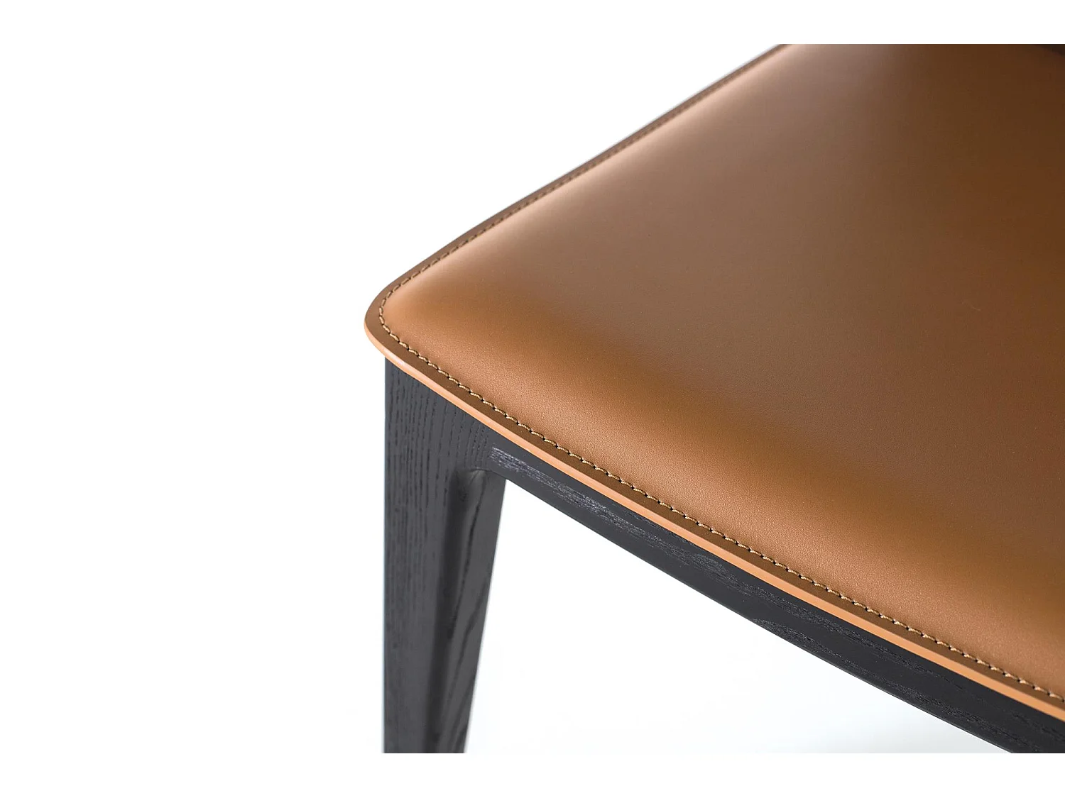 Ensemble van 2 beklede chaise longues in synthetisch leer en zwarte bonte bekleding