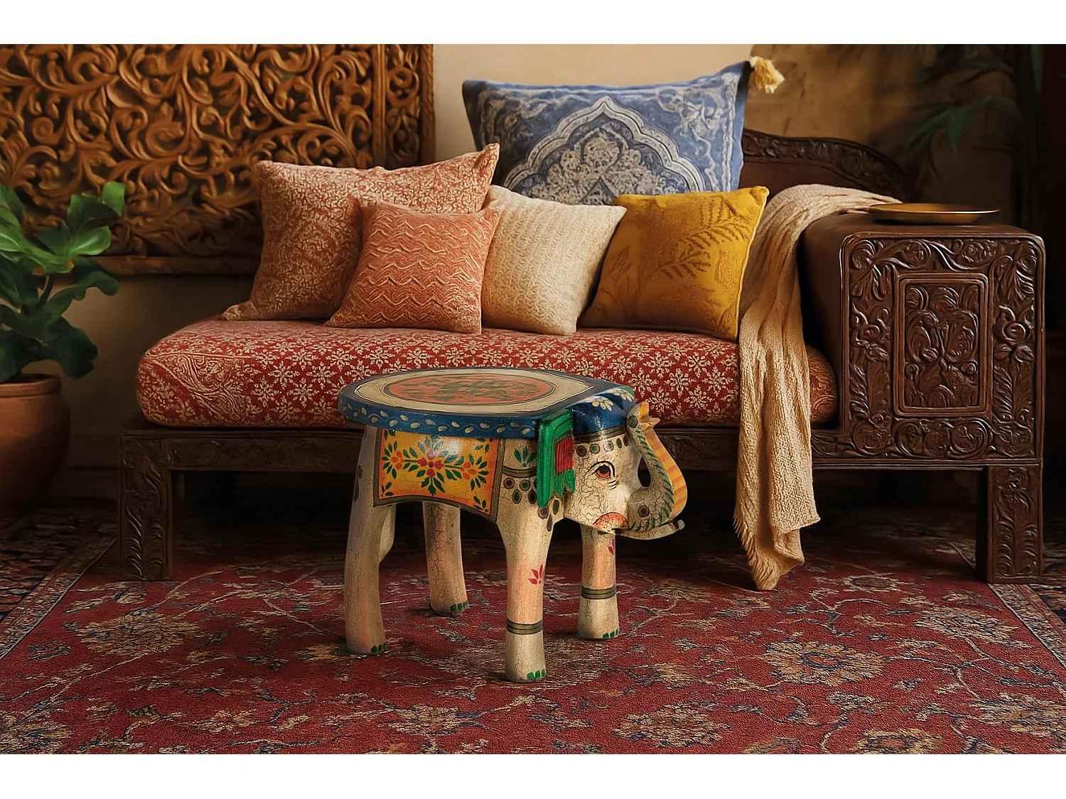 Tabouret en bois de manguier peint à la main avec détails multicolores