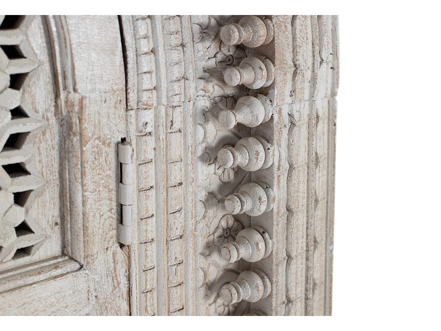 Armoire en bois manguier blanc décapé