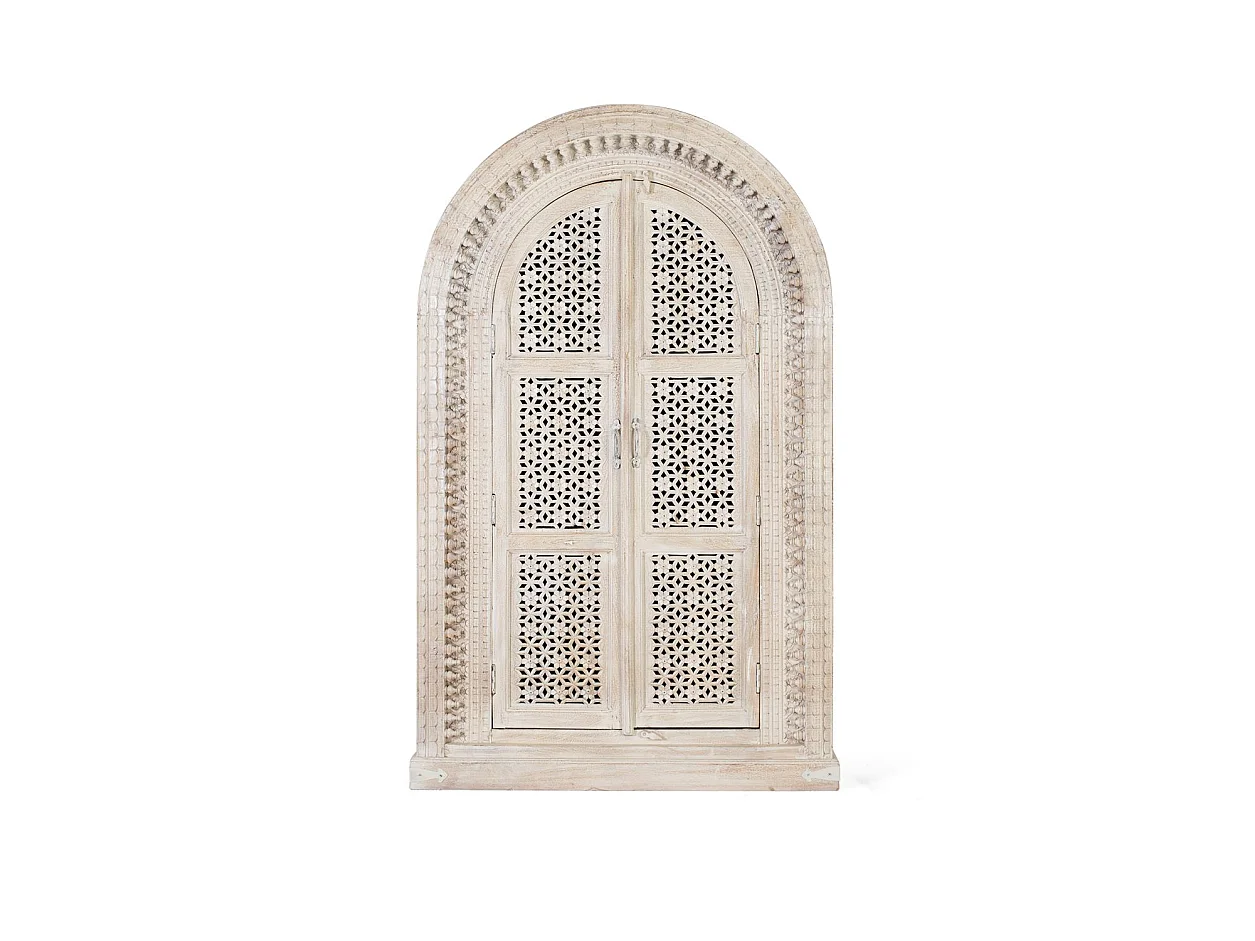 Hvitkalket garderobe i mangotre
