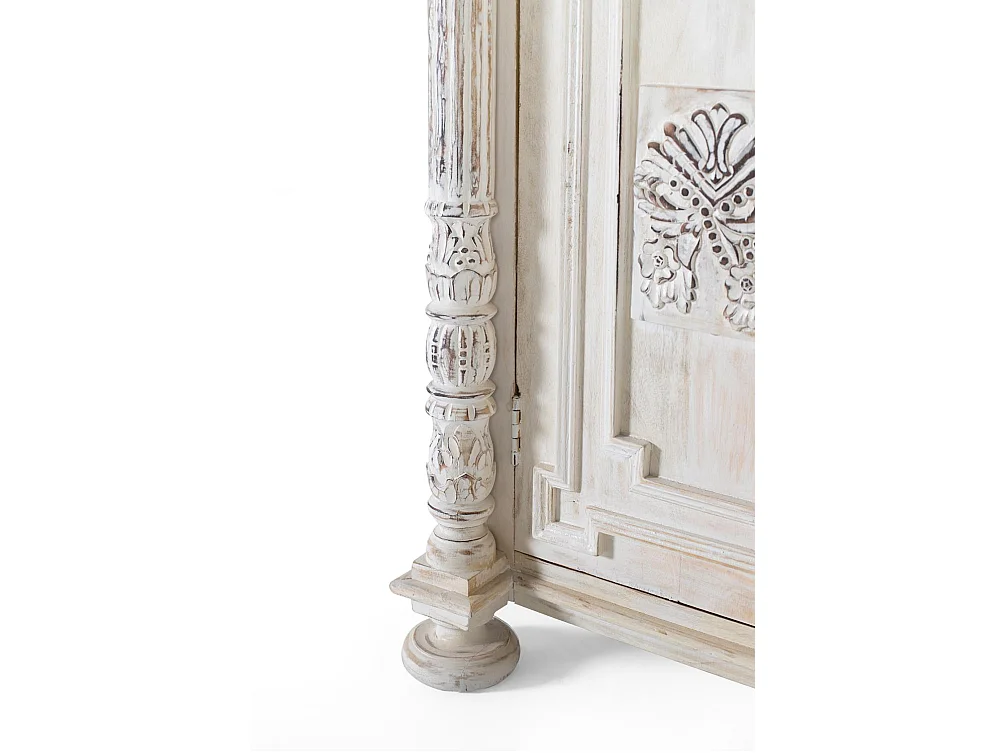 Armoire manguier blanc vieilli touche sophistiquée