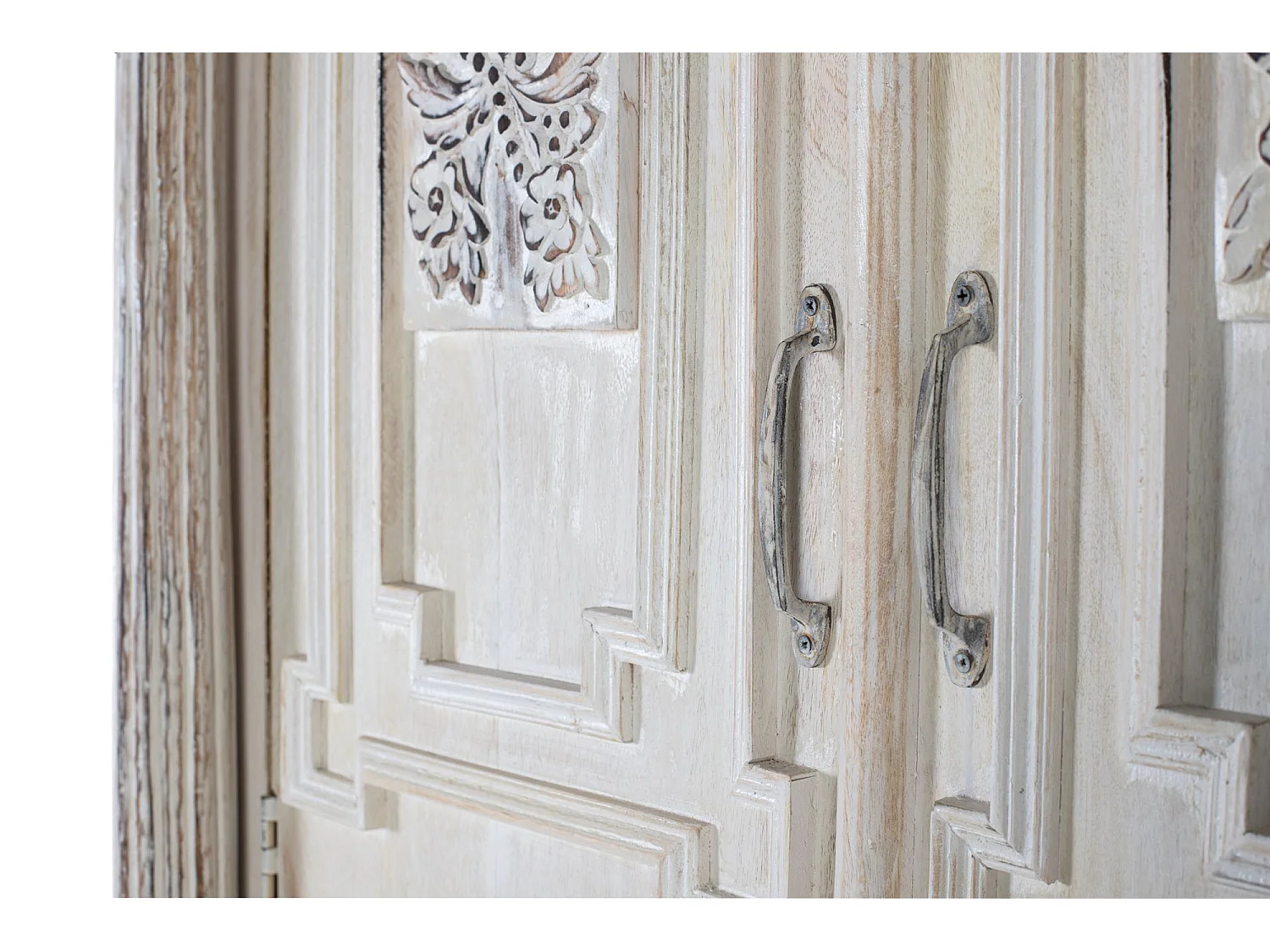 Armoire manguier blanc vieilli touche sophistiquée