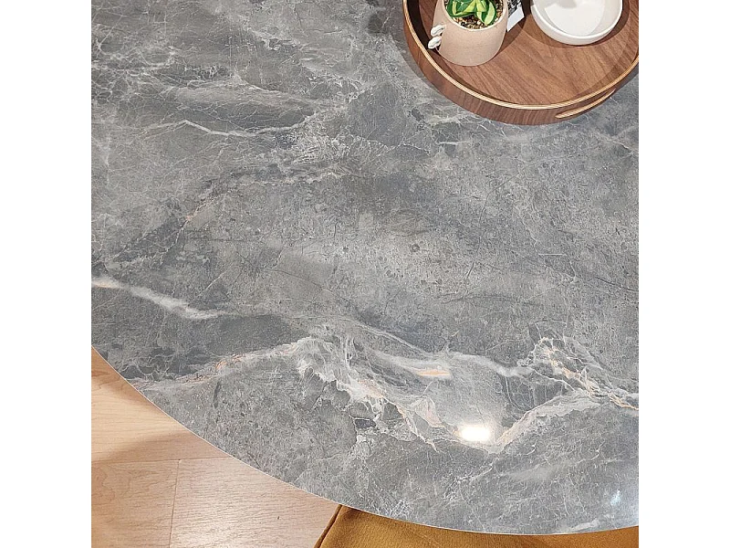 Table ronde D.150 cm céramique gris marbré et pieds métal noir – RUBY