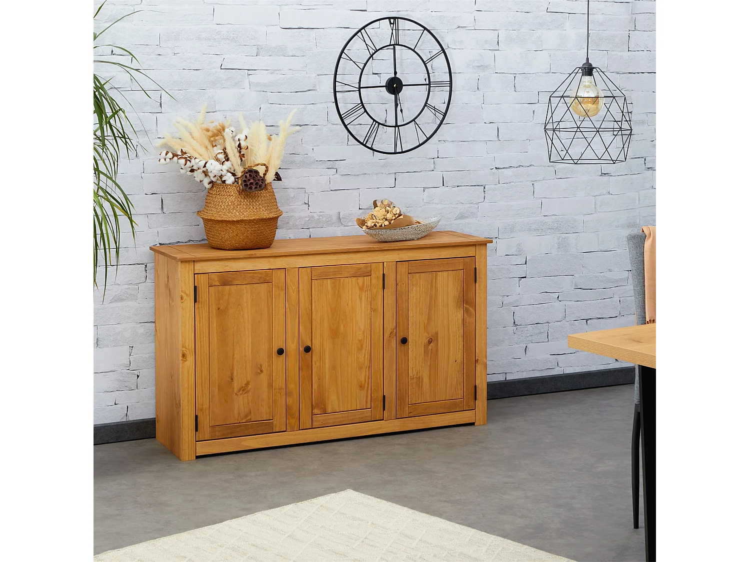 Buffet salle à manger CANCUN L 135 cm en bois massif finition laquée avec 3 portes battantes