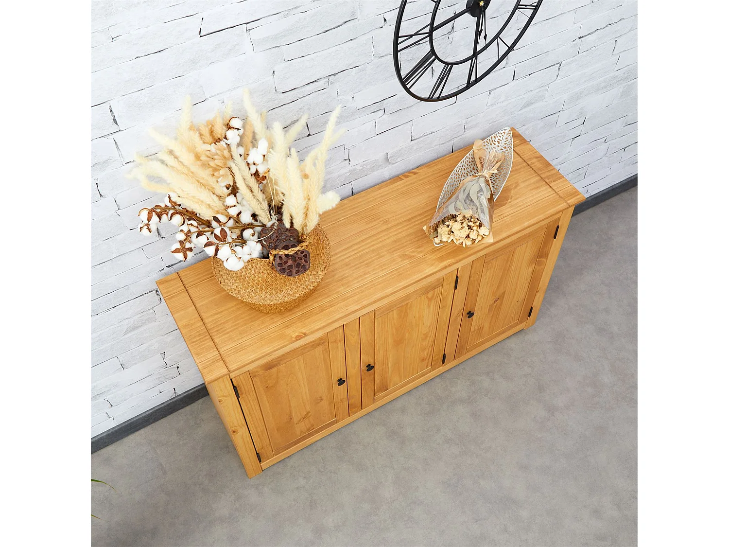 Buffet salle à manger CANCUN L 135 cm en bois massif finition laquée avec 3 portes battantes