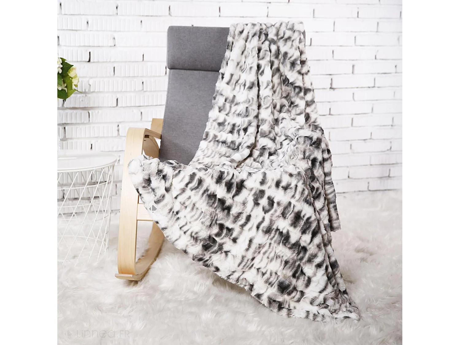 Plaid en polyester 140x200 cm NINA fausse fourrure bicolore noir et blanc