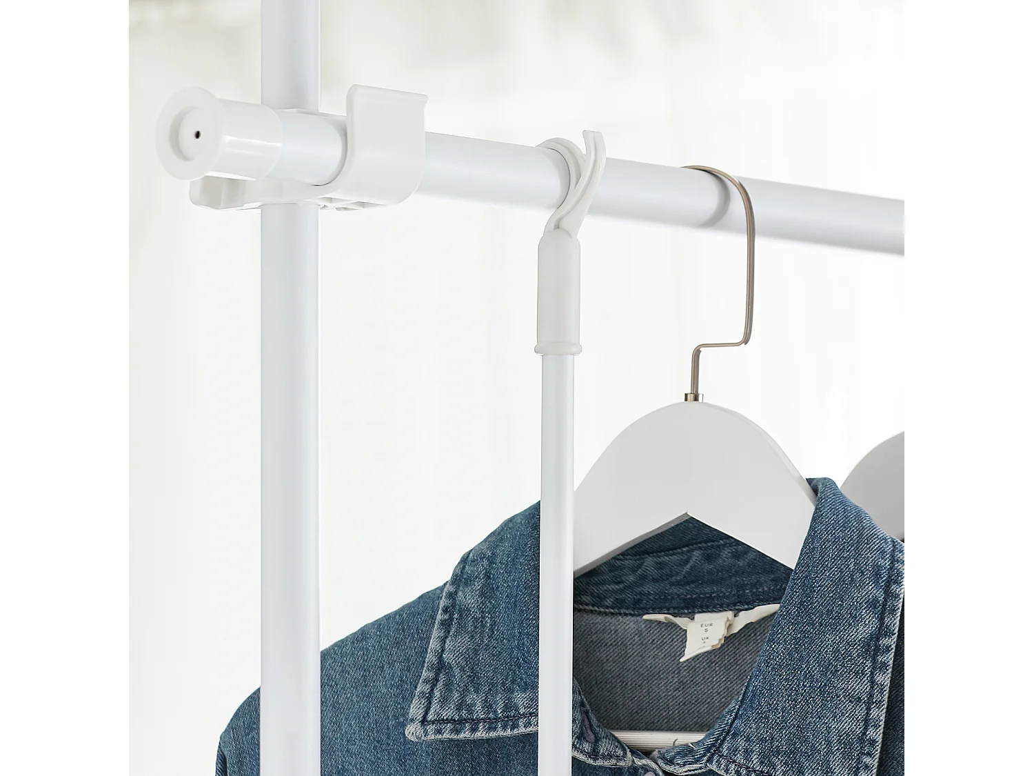 SoBuy KLS14-WN Télescopique Porte-vêtements Porte-manteau Réglable, 1 Barre, 3 Étagères et 1 Vêtement fork, L97 x H(193-262) cm