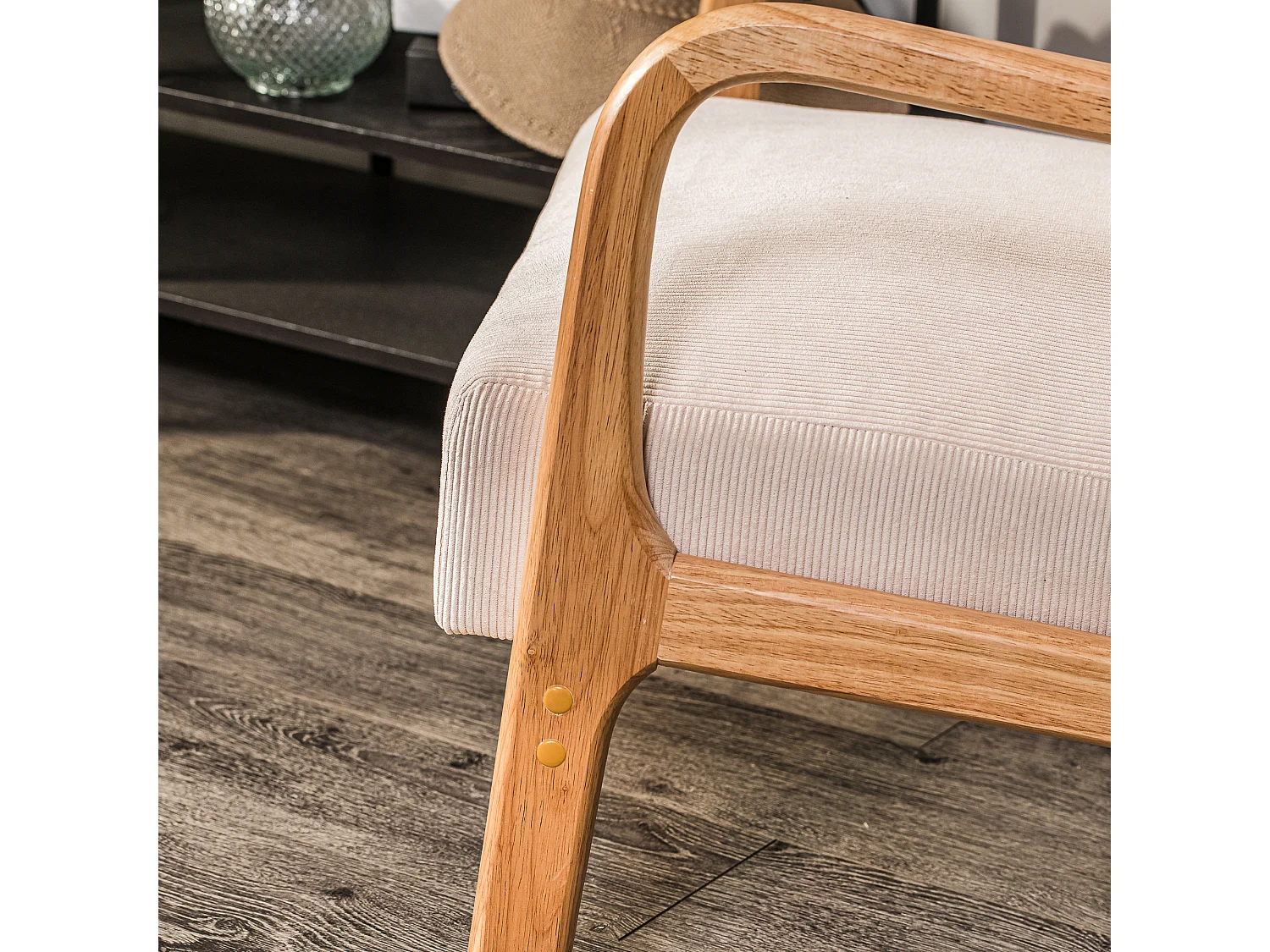 Fauteuil de salon en bois massif et velours côtelé beige