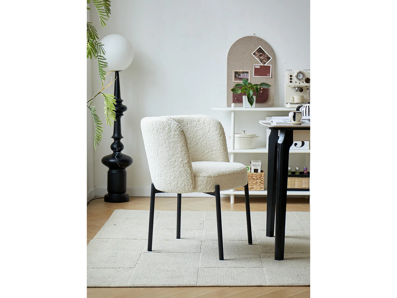 Lot de 2 chaises scandinaves en métal et bouclettes blanc