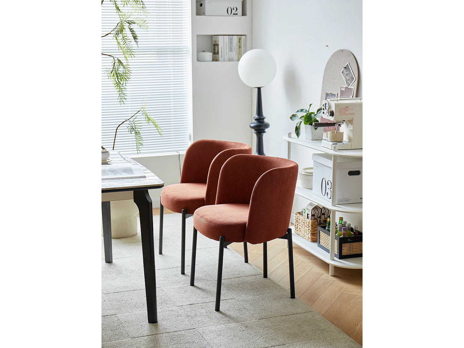 Lot de 2 chaises en métal et velours côtelé terracotta