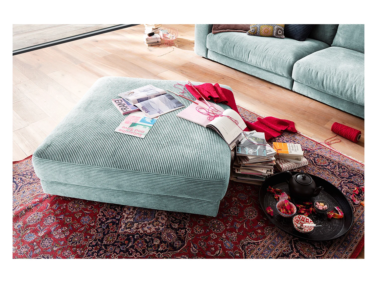 Pouf imbottito - azzurro chiaro Velluto a coste - MADELINE