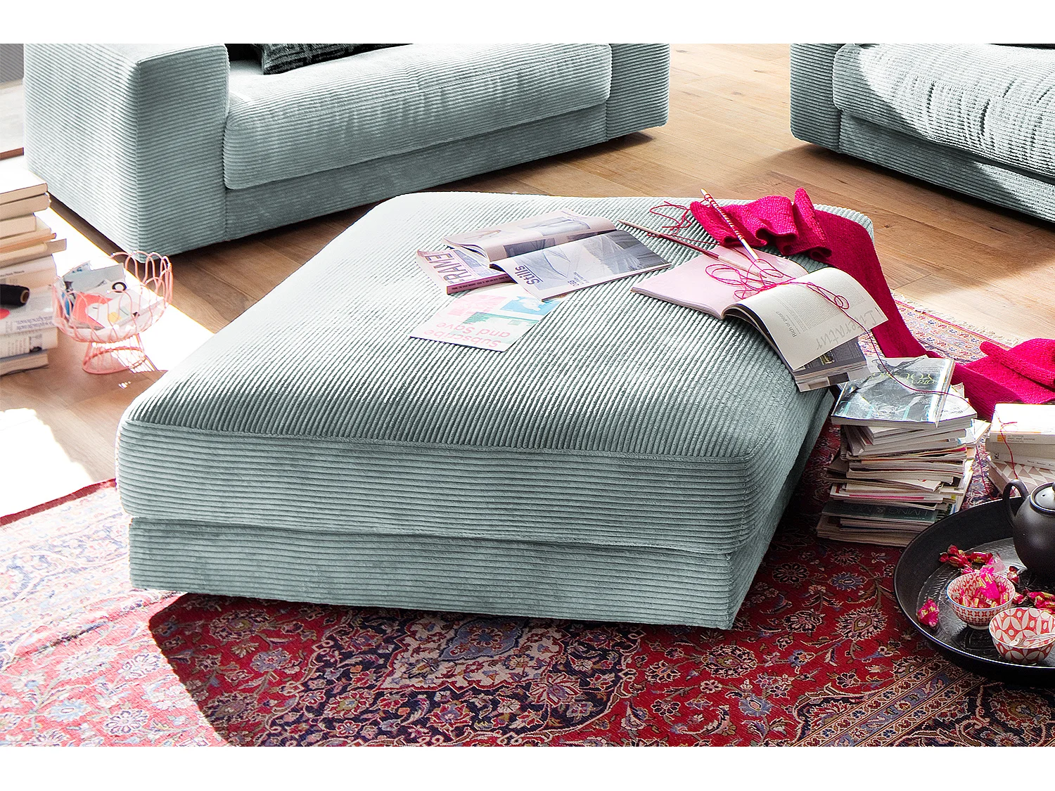 Polsterhocker - Hellblau Cord - MADELINE