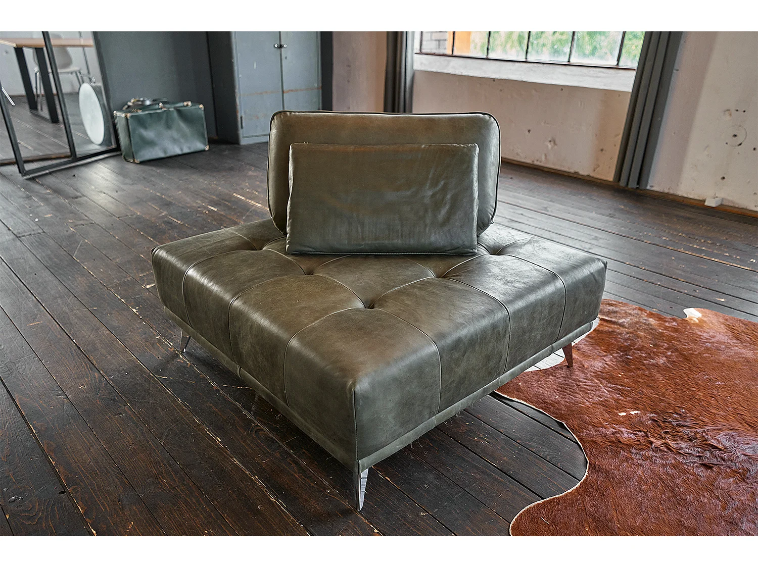 Pouf rembourré - beige cuir - WIOLO