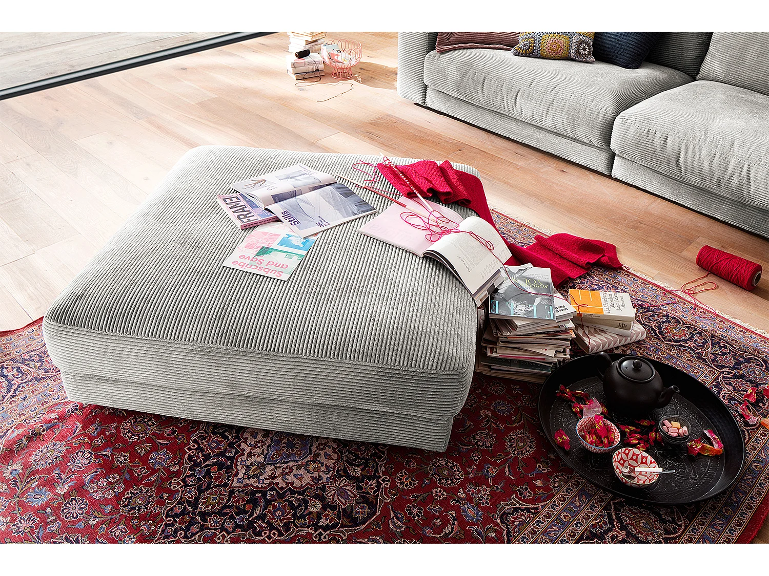 Pouf rembourré - gris clair Velours côtelé - MADELINE