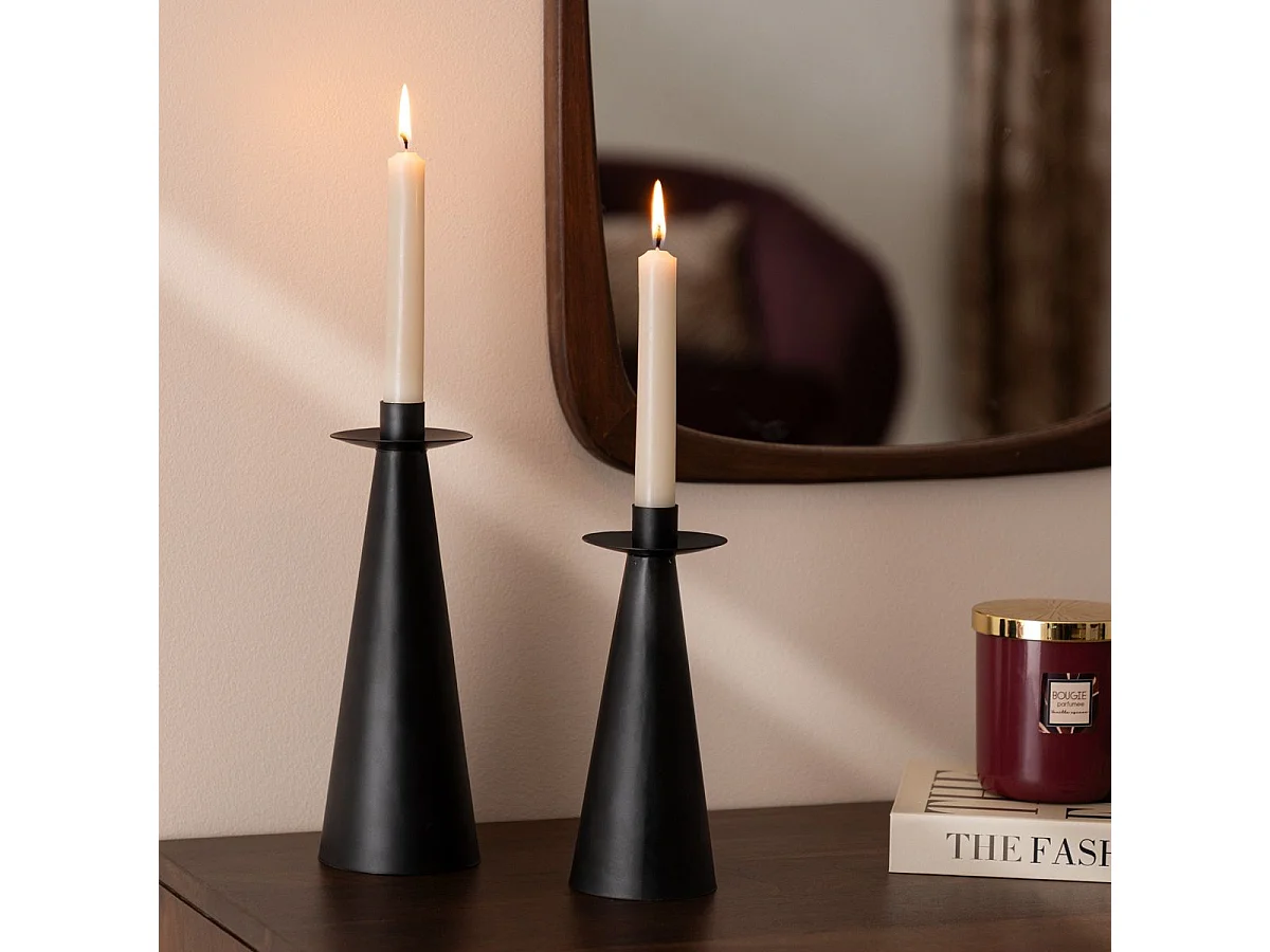 Lot de 2 Bougeoirs Chandeliers en métal noir mat H 20 et H 24 cm