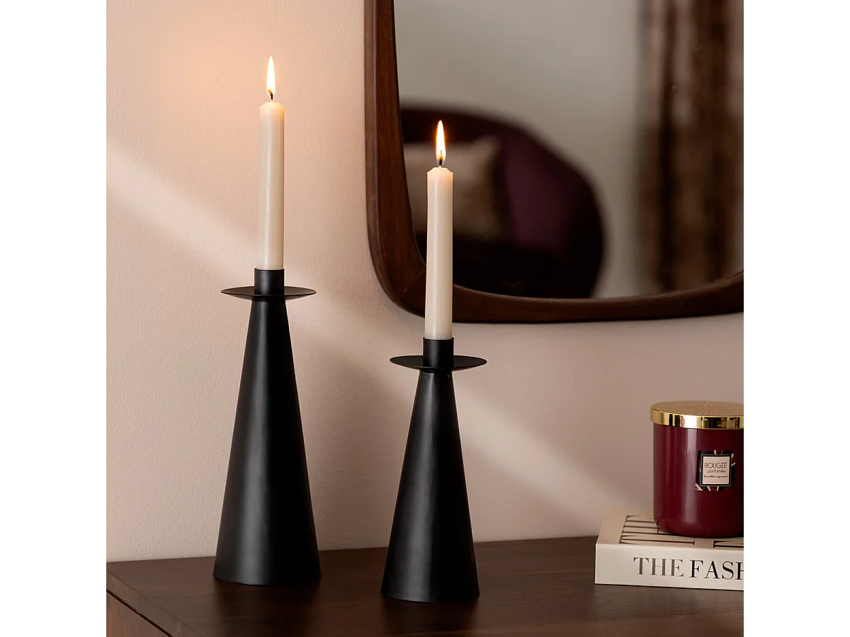 Lot de 2 Bougeoirs Chandeliers en métal noir mat H 20 et H 24 cm