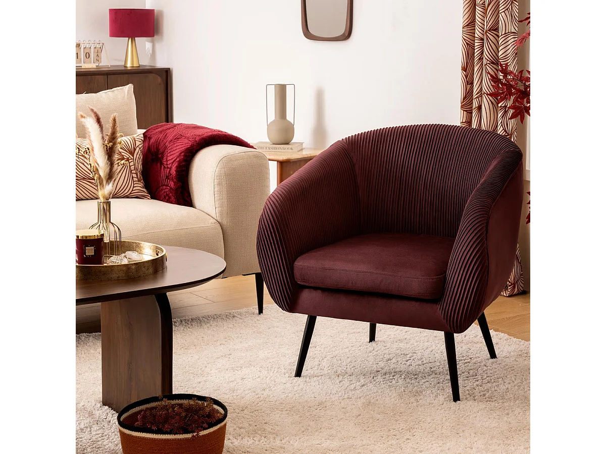 Fauteuil en Velours Prune plissé et pieds en métal noir