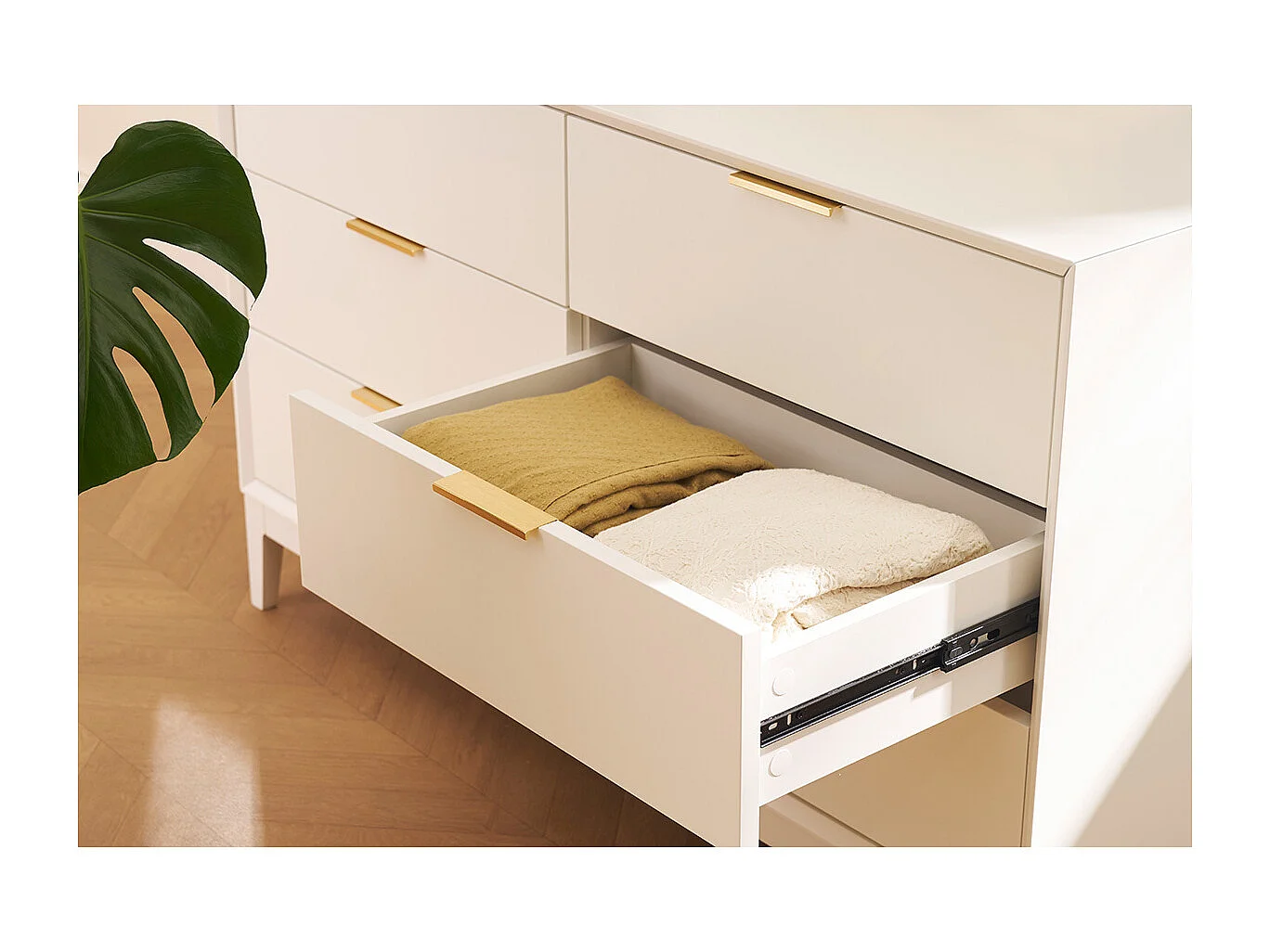 Cómoda blanca mate y metal dorado 6 cajones L120 cm GIANA