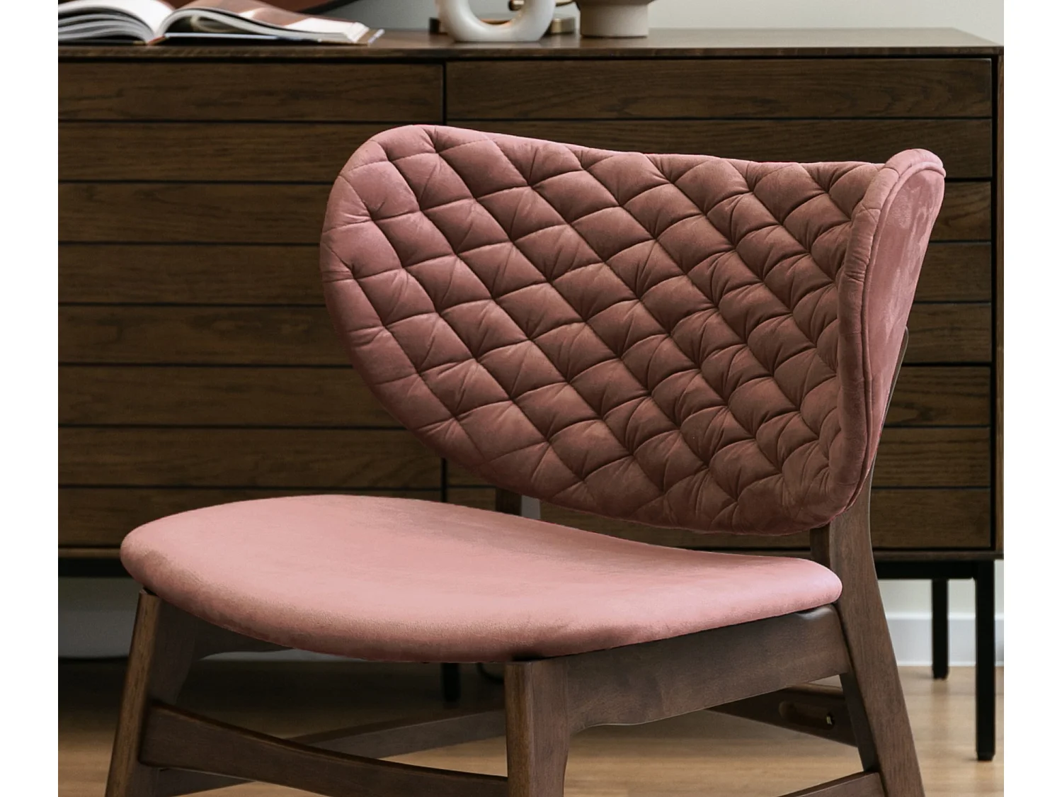 Fauteuil - en rose foncé avec pieds en bois - TURKUL