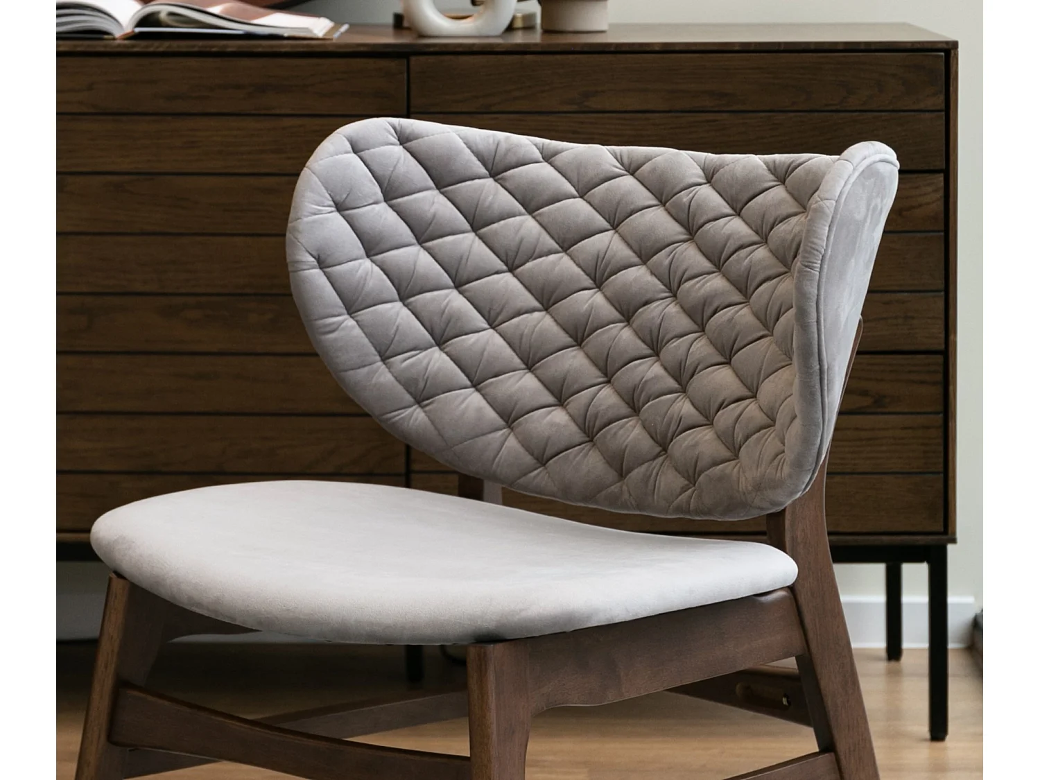 Sessel - gesteppt mit Holzbeinen - Grau - TURKUL