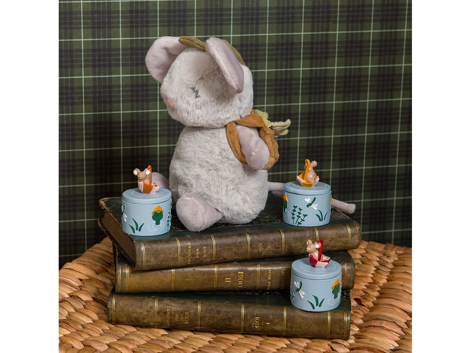 Peluche petite souris avec sac à dos gris 24x16x12cm