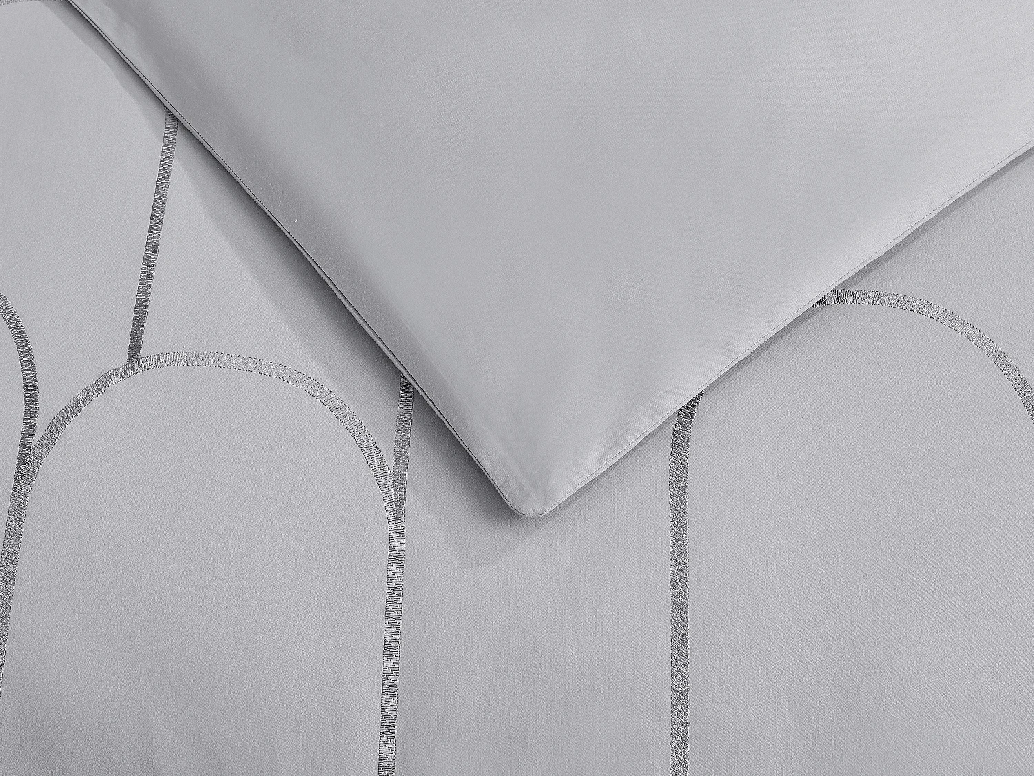 Parure de lit brodée en satin 100% coton 120 fils/cm² - Housse de couette 220 x 240 cm + 2 taies d'oreiller 65 x 65 cm - Gris - RIVANA de PALACIO