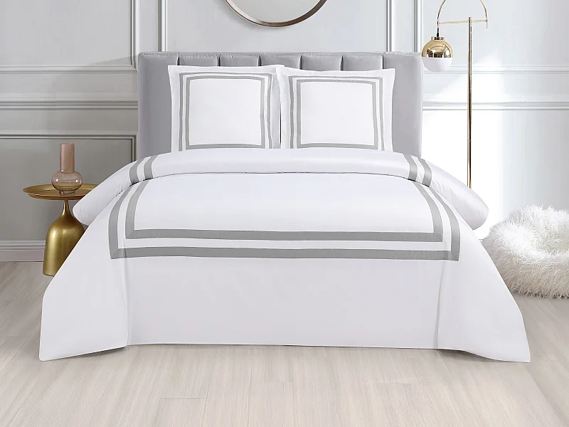 Set lenzuola Satin 100%Cot. 120fili/cm² Copripium. 220x240+2Federe65x65 Bianco bordo Grigio - ELORA di PALACIO