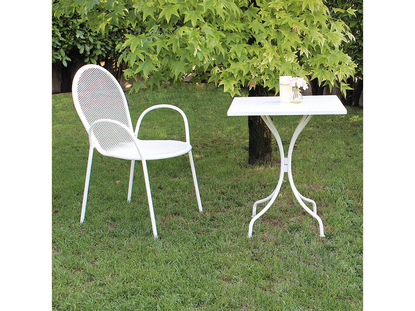 MilaniHome.it - Poltrona Impilabile In Ferro Bianco Per Esterno Giardino, Portico, Ristorante, Gelateria Bar Hotel Albergodi coloreBianco