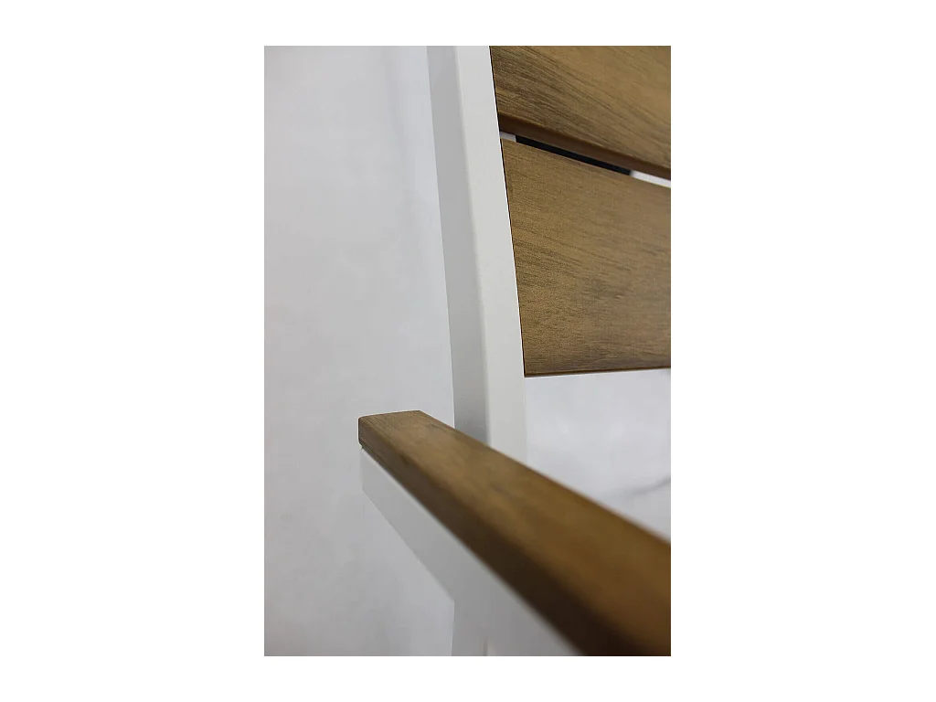 MilaniHome.it - Poltrona Impilabile In Alluminio E Polywood Da Esterno Giardino, Per Ristorante Agriturismo Albergo Hotel Colore Bianco,Marronedi coloreBianco