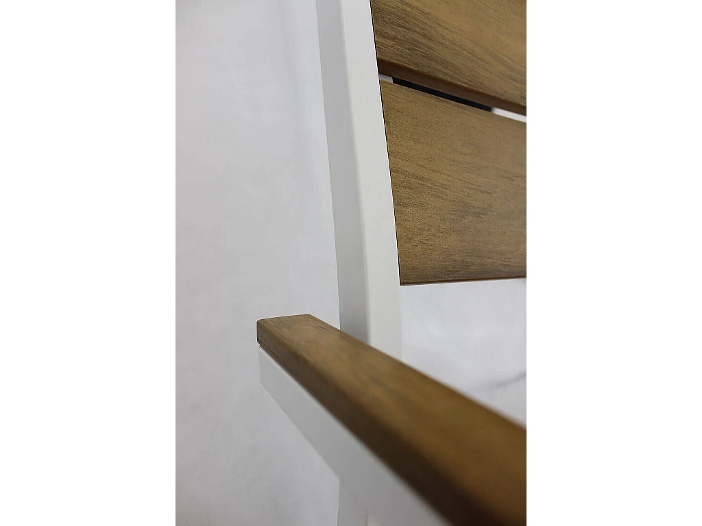 MilaniHome.it - Poltrona Impilabile In Alluminio E Polywood Da Esterno Giardino, Per Ristorante Agriturismo Albergo Hotel Colore Bianco,Marronedi coloreBianco