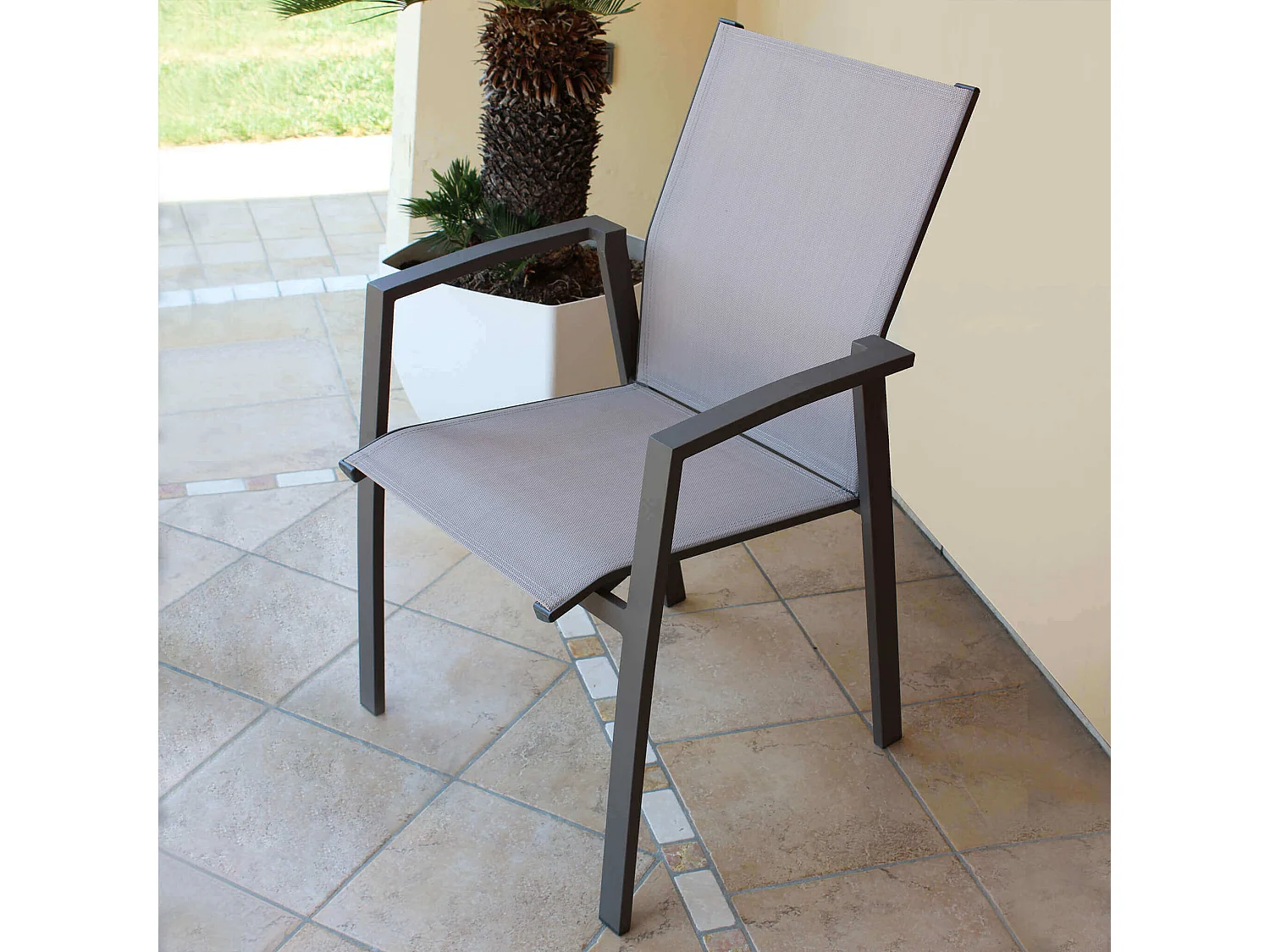 MilaniHome.it - Poltrona Sedia Impilabile In Alluminio Taupe E Textilene Grigio Da Esterno Bar Pub Ristorante Agriturismo Pasticceria Albergo Hoteldi coloreTaupe