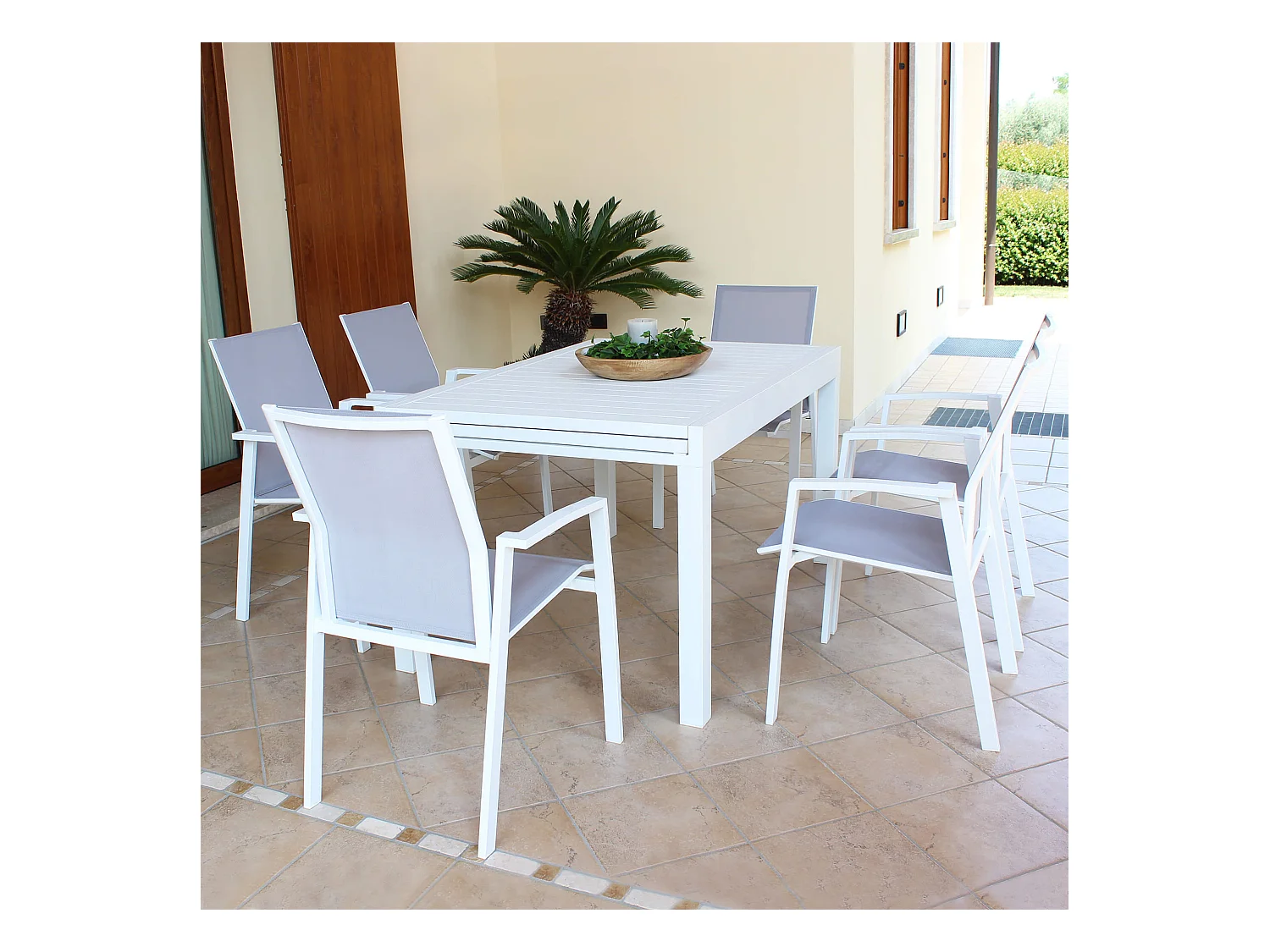 MilaniHome.it - Poltrona Sedia Impilabile In Alluminio Bianco E Textilene Grigio Da Esterno Bar Pub Ristorante Agriturismo Pasticceria Albergo Hoteldi coloreBianco