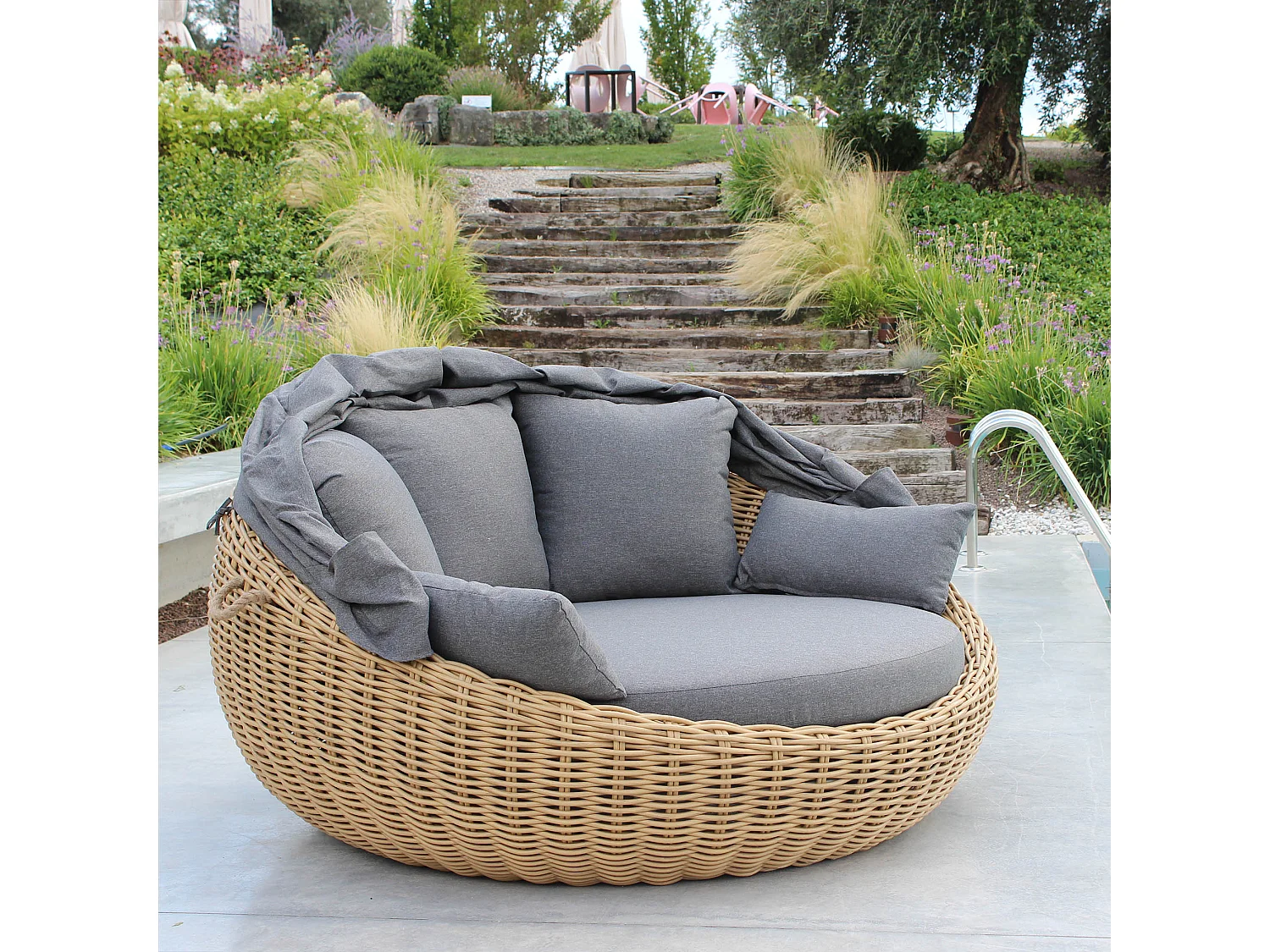 MilaniHome.it - conchiglione da esterno in alluminio e wicker di design per esterno giardino cm 170 l x 170 p x 94 hdi coloreGrigio