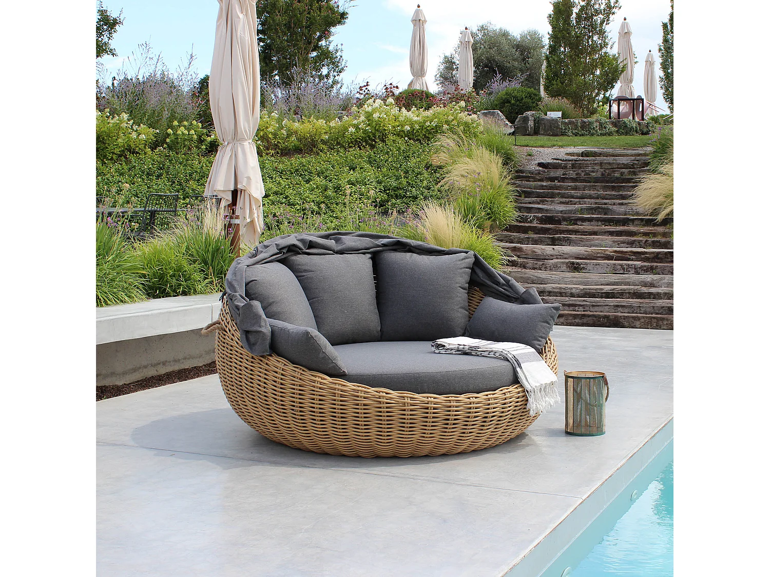 MilaniHome.it - conchiglione da esterno in alluminio e wicker di design per esterno giardino cm 170 l x 170 p x 94 hdi coloreGrigio