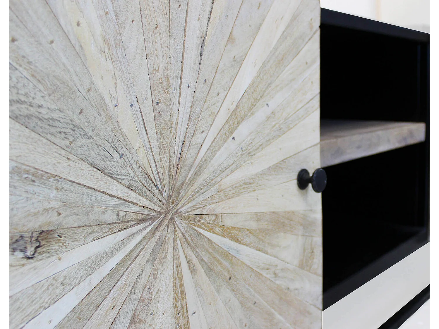 MilaniHome.it - Porta tv con decoro naturale con 2 ante e 2 ripiani in legno di mango con struttura in ferro cm 140x46x56 hdi coloreMarrone