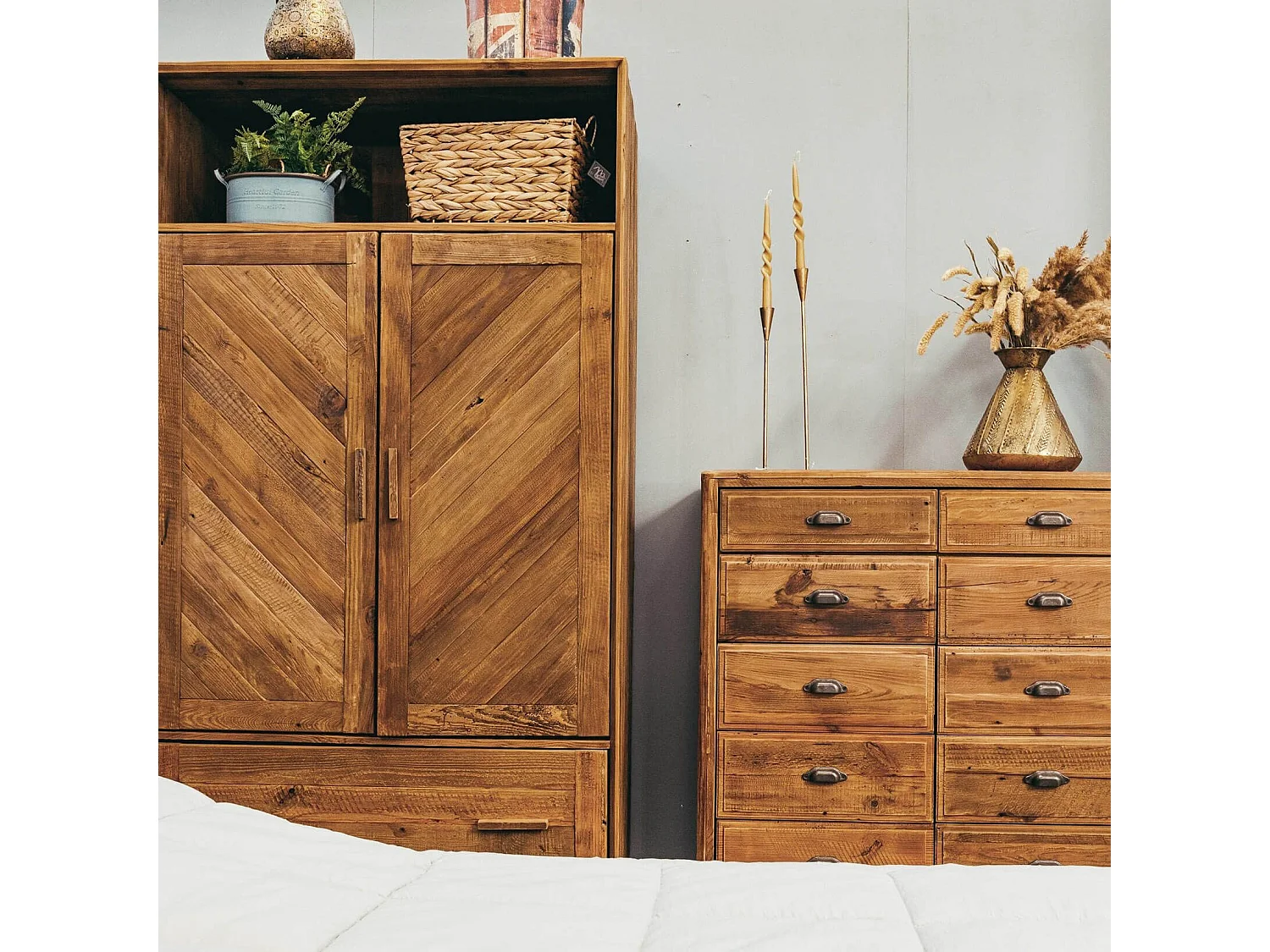 MilaniHome.it - cassettiera con 2 cassetti e 2 ante in legno di pino riciclato di design moderno in legno invecchiato pezzo unico cm 105x48x113 hdi coloreMarrone