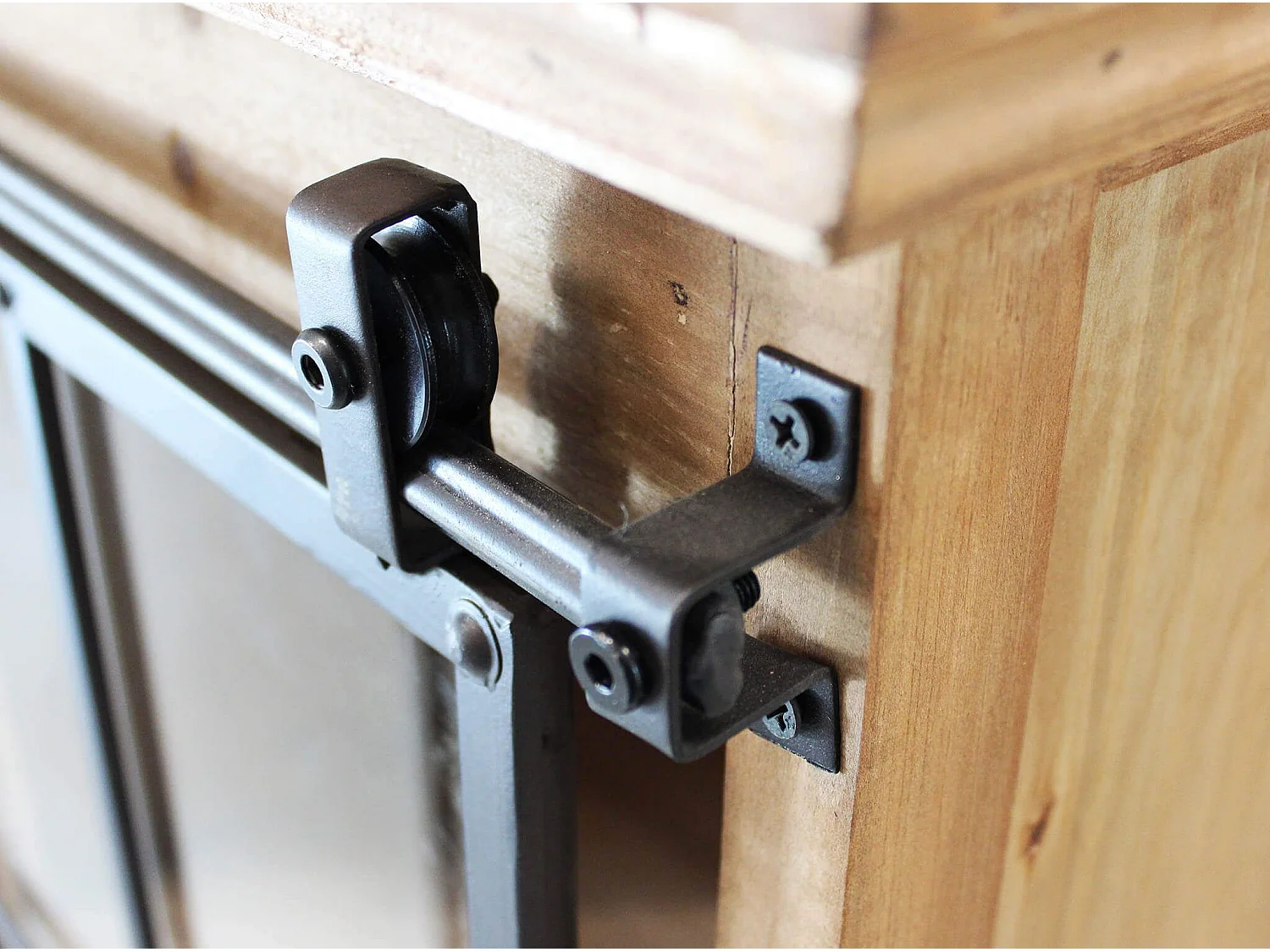 MilaniHome.it - cassettiera con anta scorrevole per salotto soggiorno cucina di design industrial cm 82x39,5x123 hdi coloreMarrone