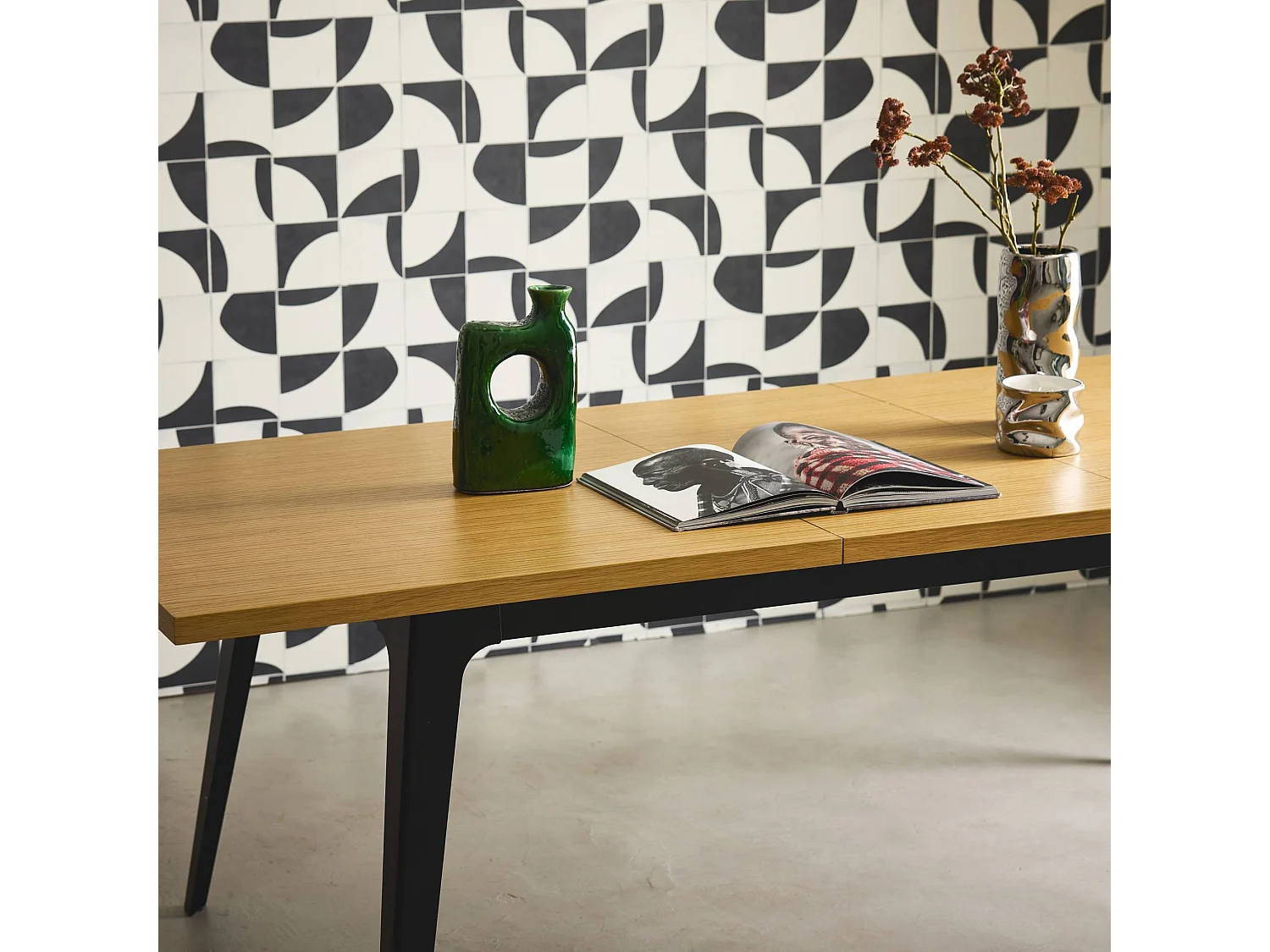 Table à manger extensible rectangulaire 180-230cm. placage chêne et métal. teinte naturelle. L 180/230 x P 90 x H 75cm