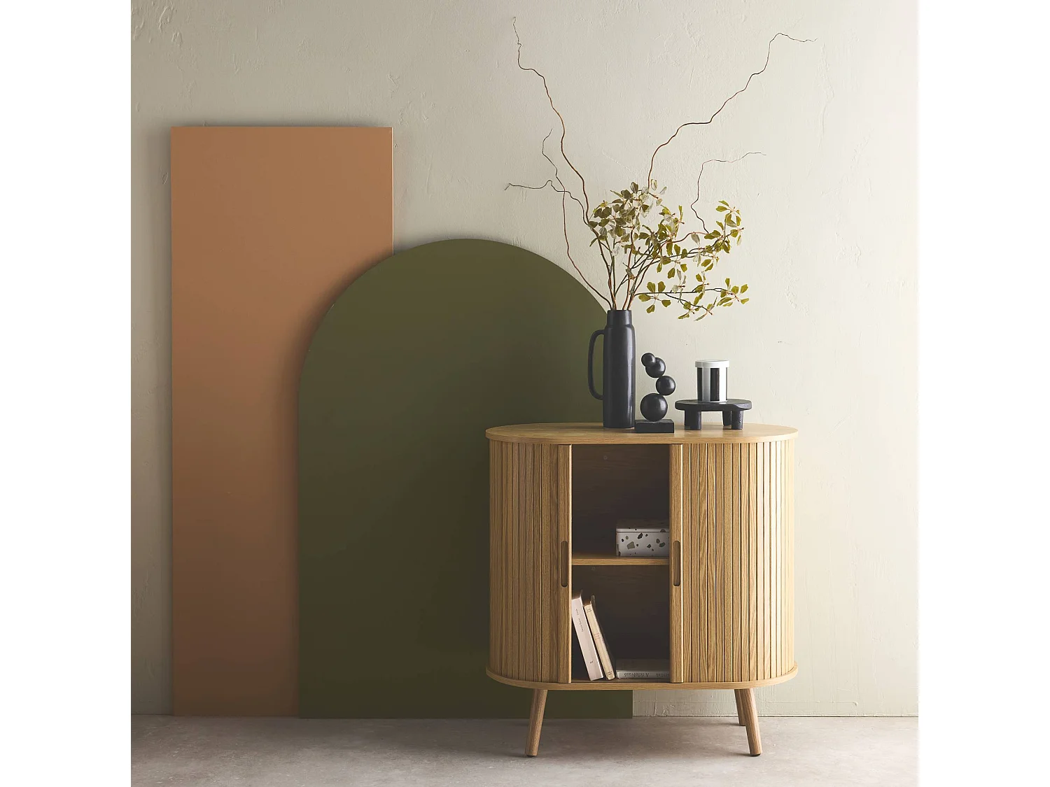 Buffet portes 2 coulissantes avec étagère. décor bois rainuré. buffet bas. L 80 x P 40 x H 80cm