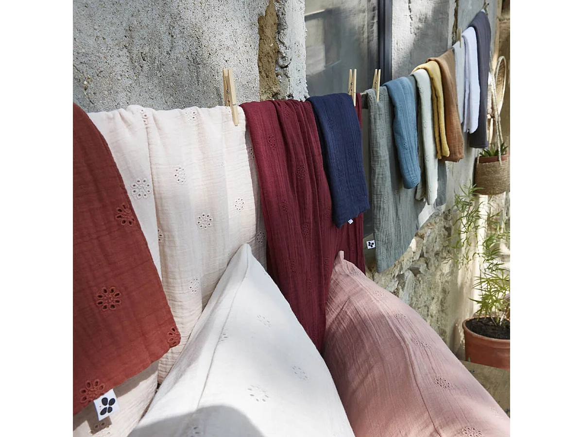 OUREA MOTIF - Taie d'Oreiller 60x60cm Gaze de Coton Eucalyptus à Fleurs Ajourées