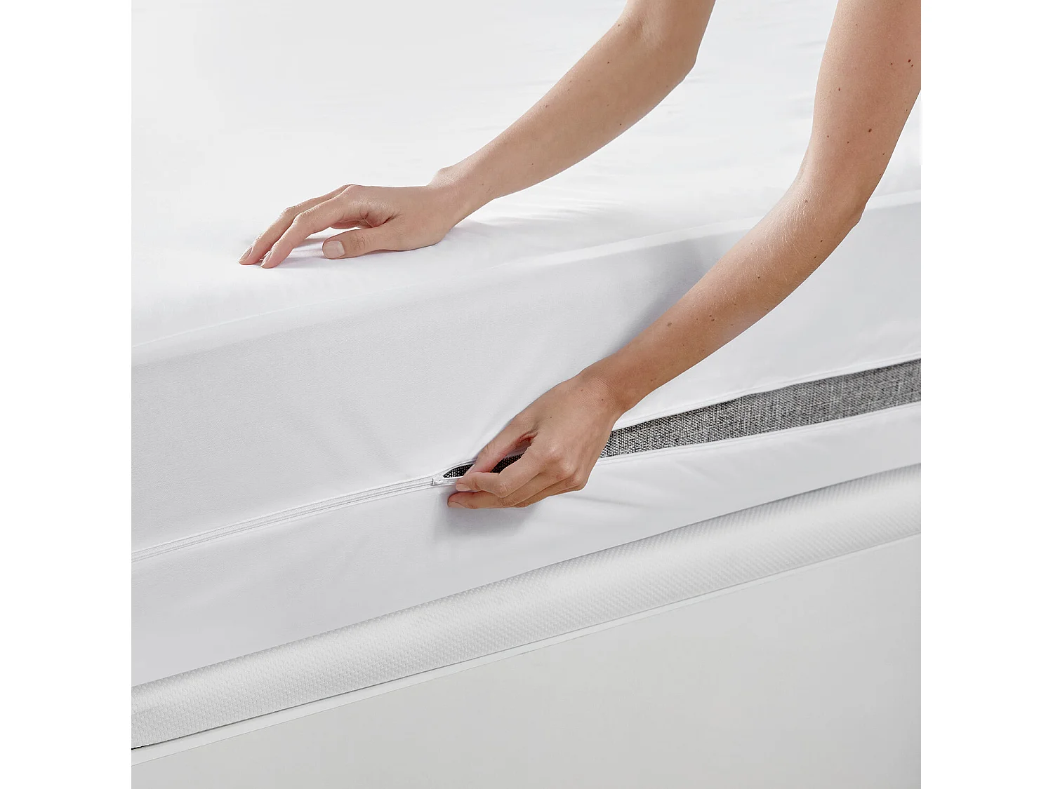 Protège-matelas de 200 x 196 cm en polyester de 3 cm - NEUTRAL de PIKOLIN HOME