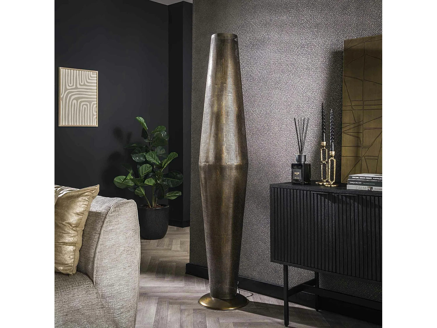 Grand lampadaire en métal perforé finition bronze vieilli RALF