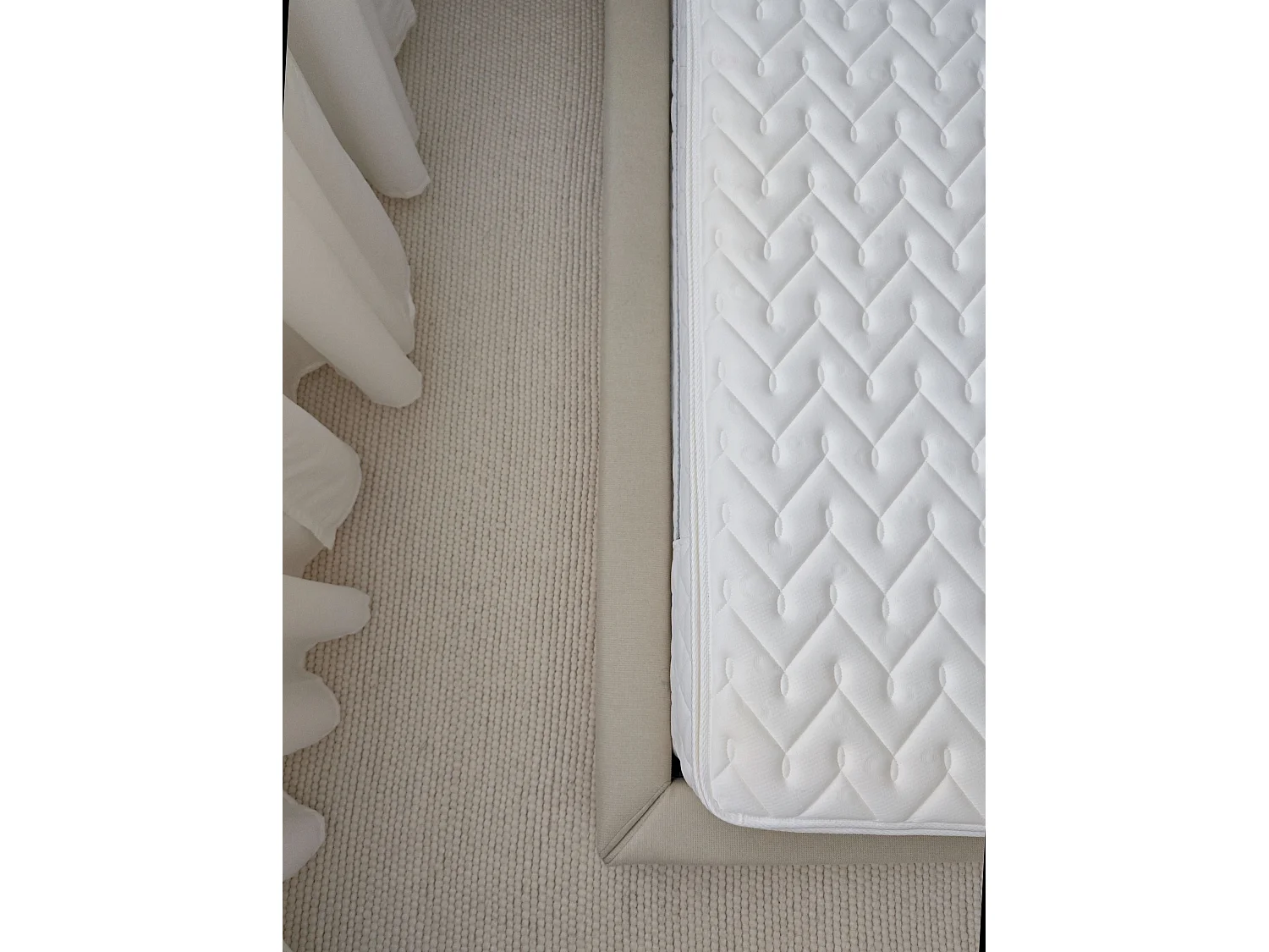 Bett mit Lattenrost Stoff ROISEL 180 x 200 cm Hellbeige
