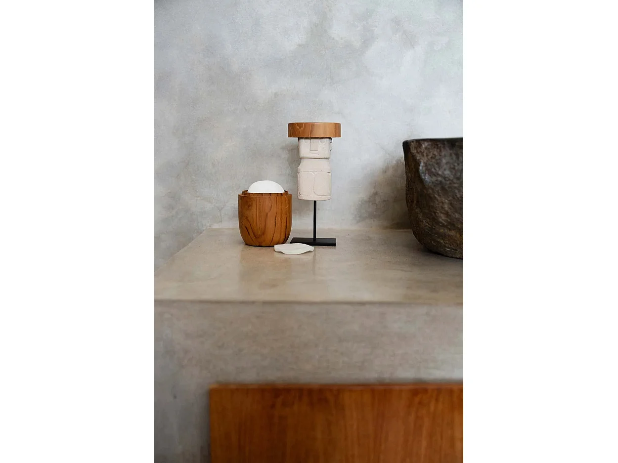 L’Uomo Di Sumba In Piedi