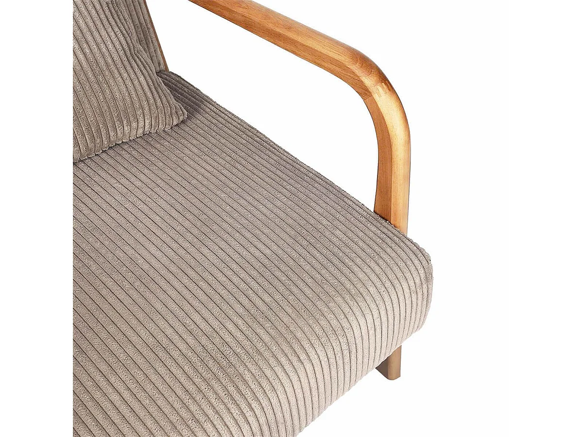 AMORY - Fauteuil en velours côtelé coloris taupe pieds et accoudoirs en hévéa