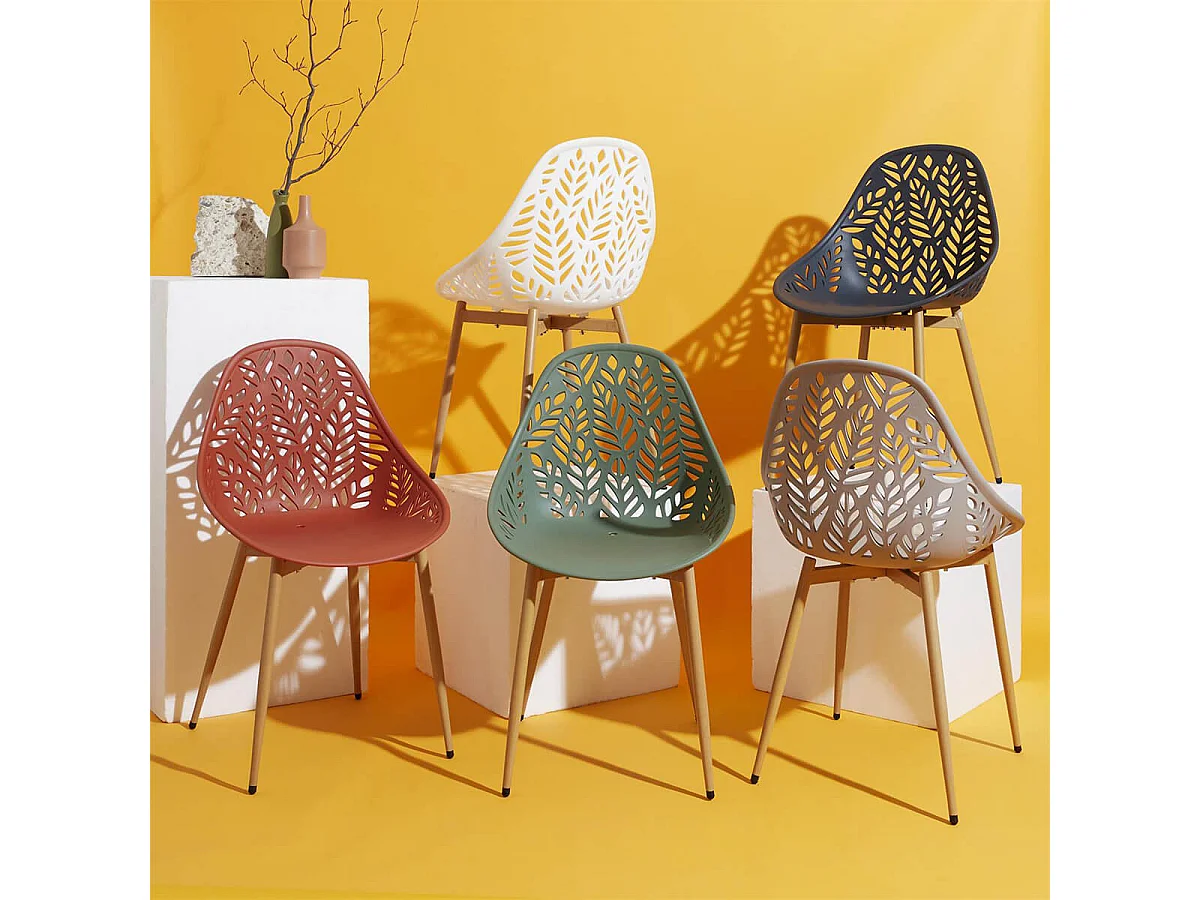 SAYA - Lot de 4 Chaises de Jardin Coque Plastique Ajourée Terracotta Pieds Métal